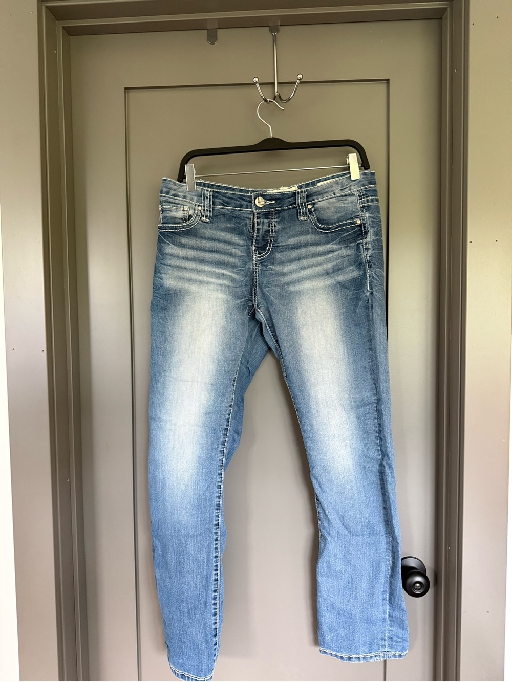 Virgo Light Blue Straight-Leg Jeans